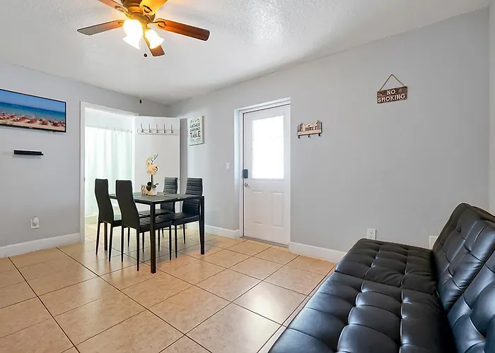 Comfortable Private Room In Tampa: The Wanderlust