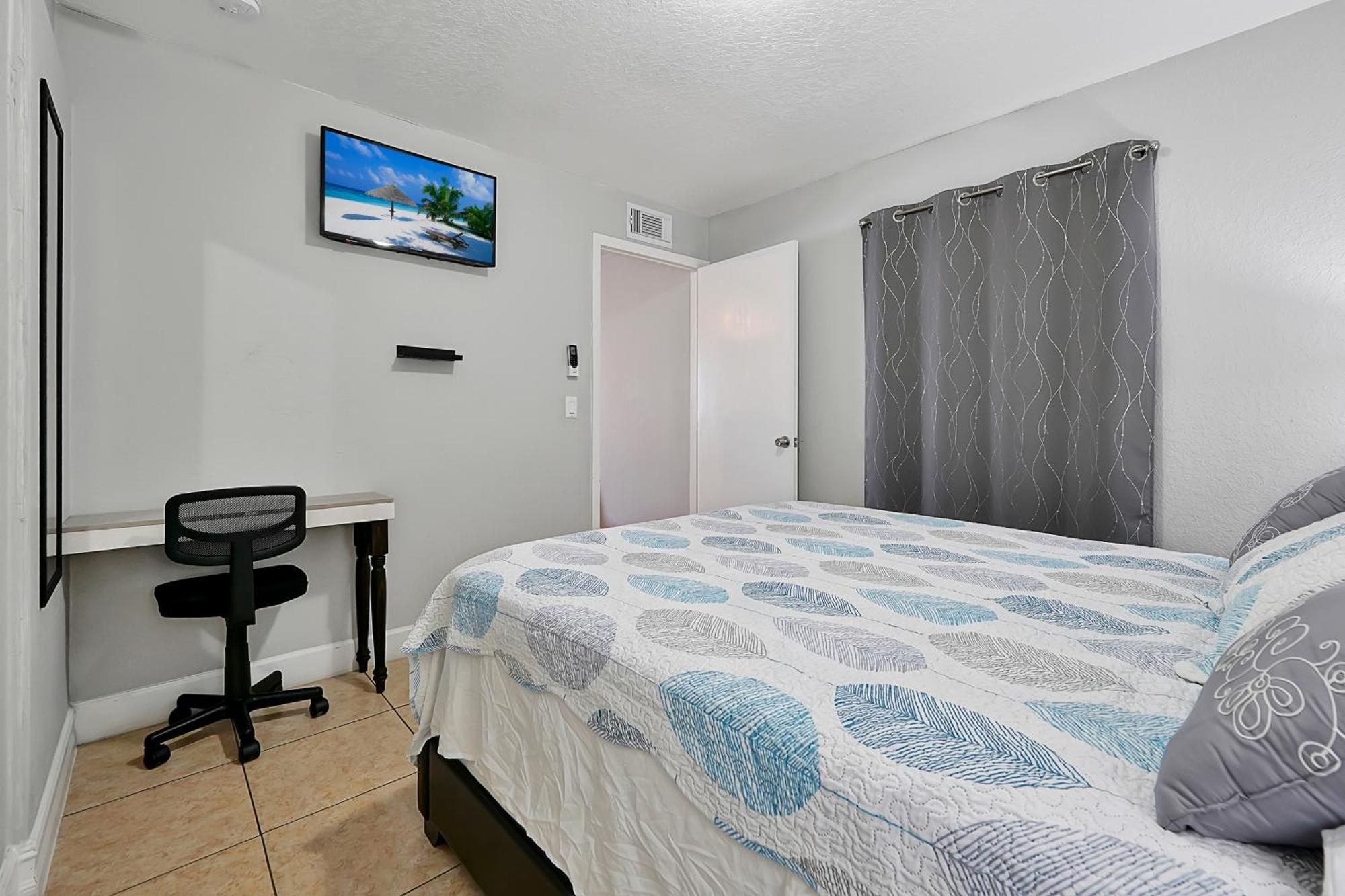 Comfortable Private In Tampa: The Wanderlust * Tampa